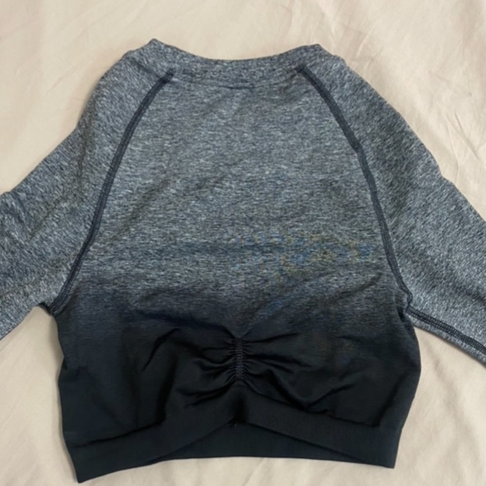 Gymshark top - Picture 3 of 3